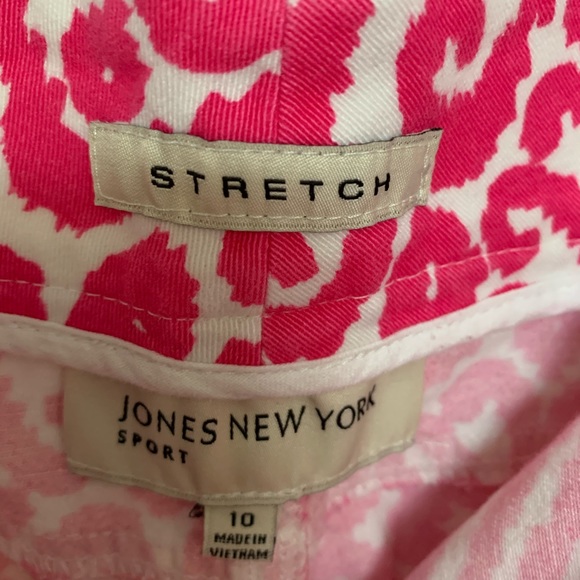 NWOT Vibrant pink skirt, stretch fabric - Picture 4 of 4